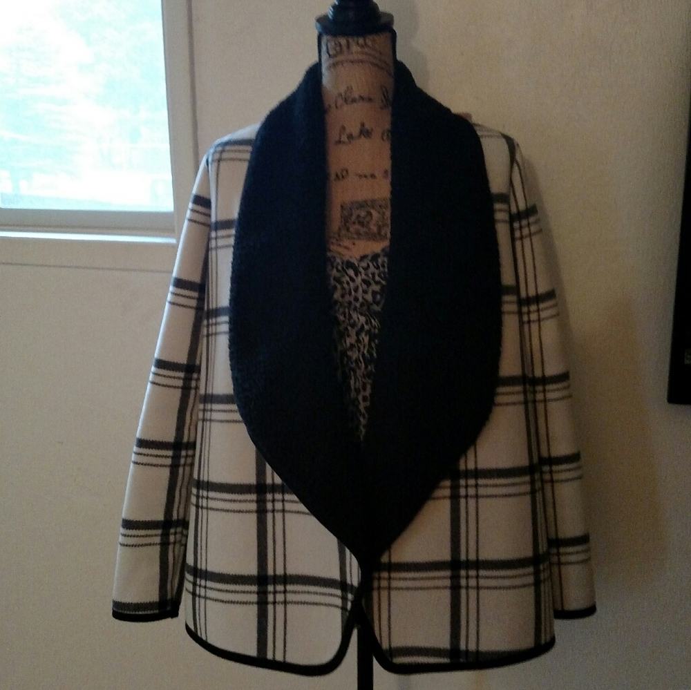Soft  Black and White Jacket , size Small